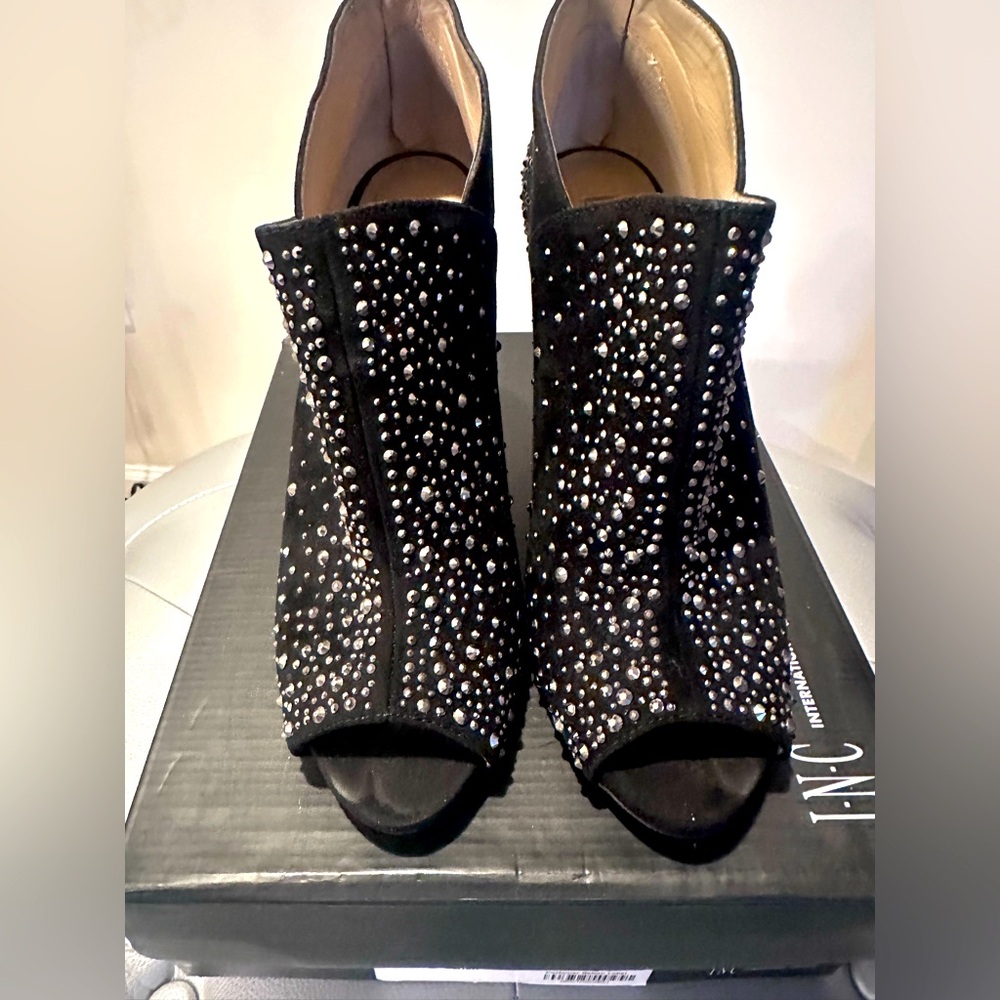 International Concepts INC ‘Saffi2’ Blinged Peep Toe Booties SZ 11 Black Nubuck